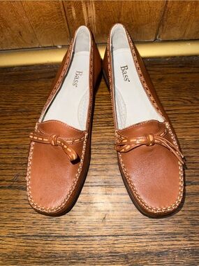 New w/out box GH BASS Romana chestnut brown tan loafer with bow accent size 6.5